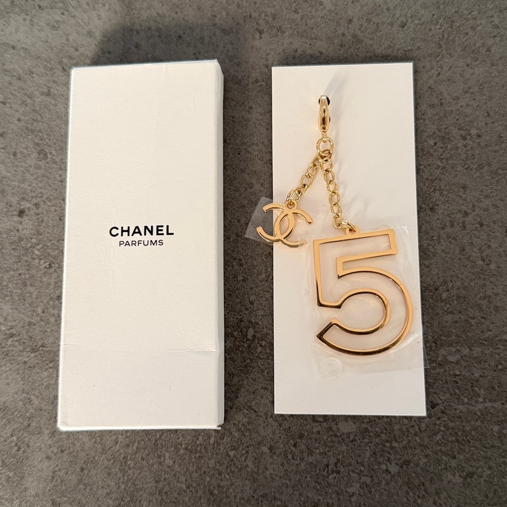 Chanel Beauty Charm - Picture 4 of 4